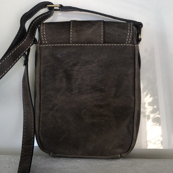 DIBA TRUE Crossbody taupe colored leather bag. Gold hardware. Beautiful design - Picture 4 of 11